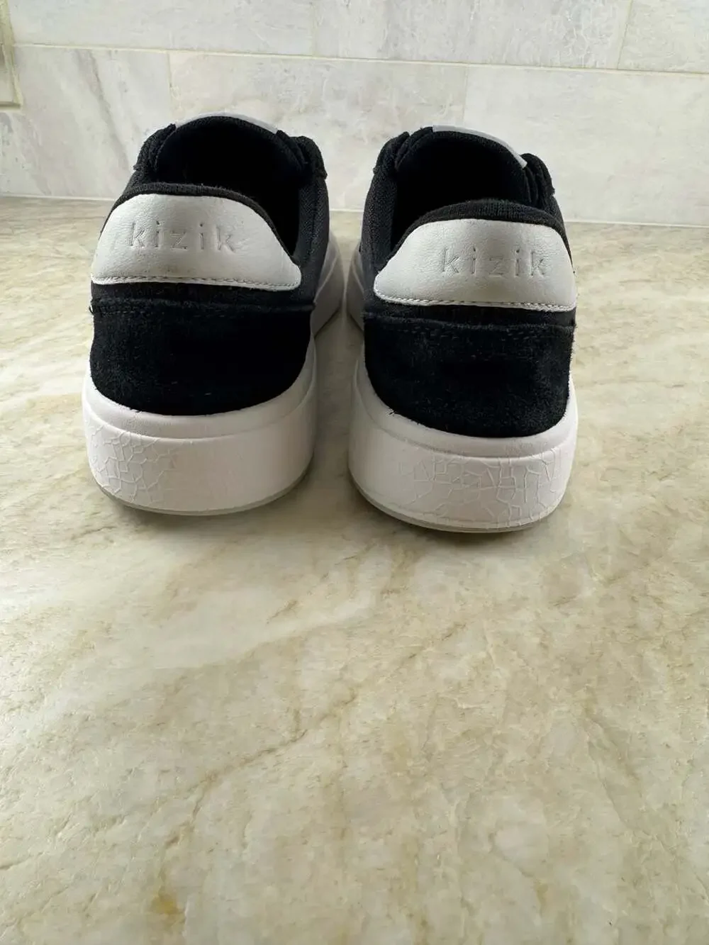 Kizik Prague Hands-Free Canvas Sneakers Black Men’s 6.5 Women’s 8